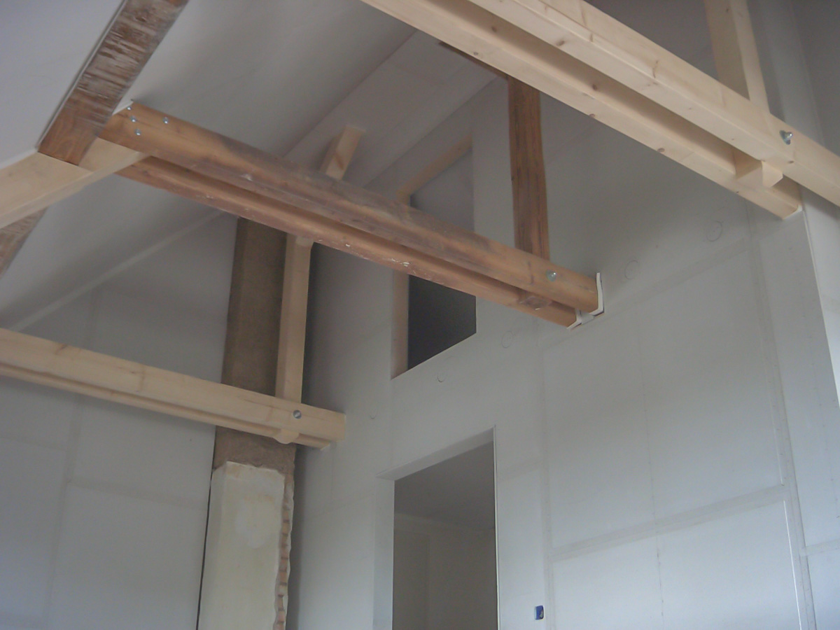 knoerndel_holzbau_zimmerei_holzwurm_dachsanierungen_denkmalpflege_isolationen_dachreparatur_dachfenster_velux_riehen_bettingen_basel_innenausbau 3