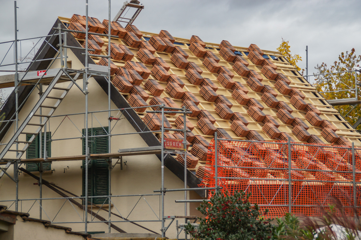 knoerndel_holzbau_zimmerei_dachsanierungen_denkmalpflege_isolationen_dachreparatur_dachfenster_velux_riehen_bettingen_basel_innenausbau 14