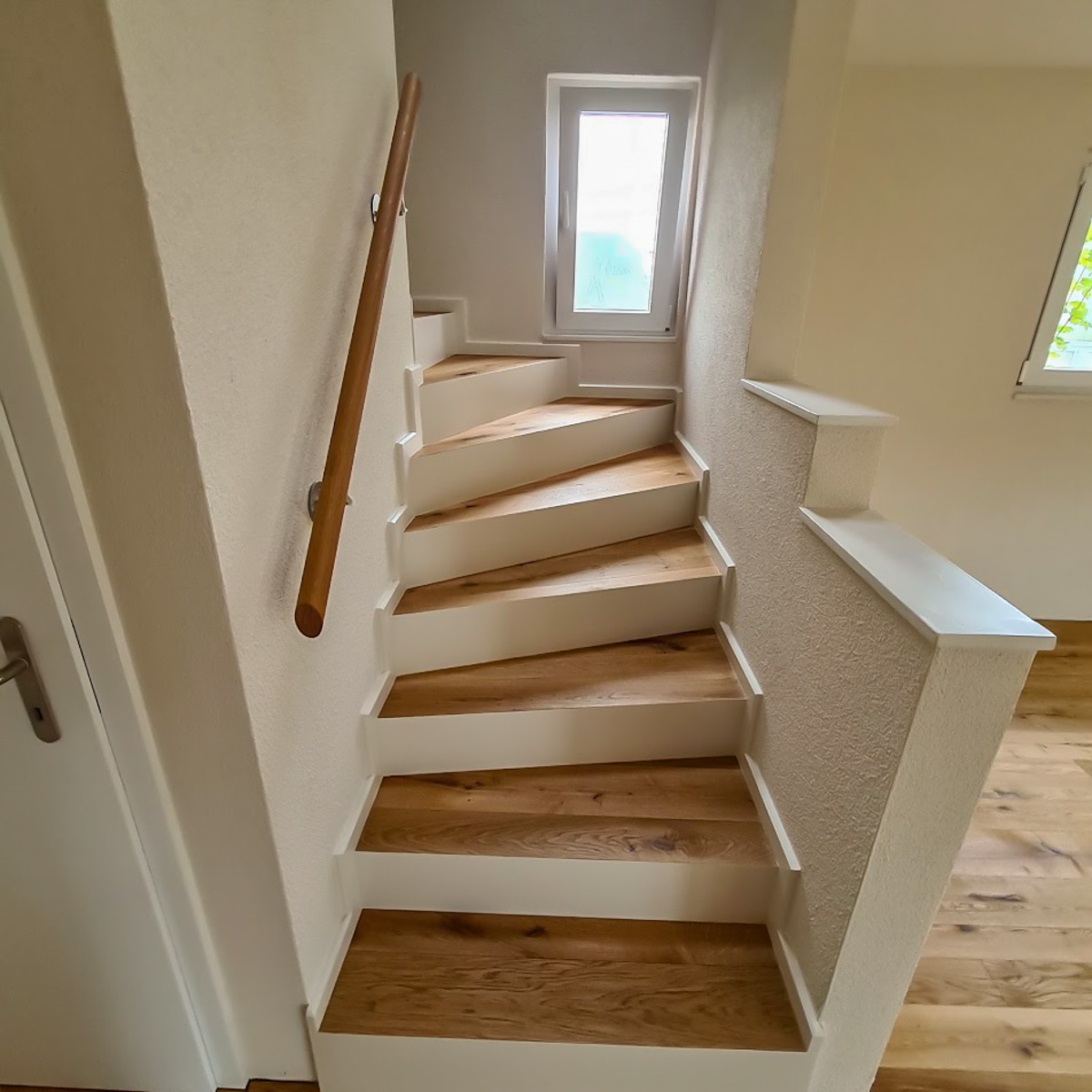 knoerndel_holzbau_zimmerei_dachsanierungen_denkmalpflege_isolationen_dachreparatur_dachfenster_velux_riehen_bettingen_basel_innenausbau 89